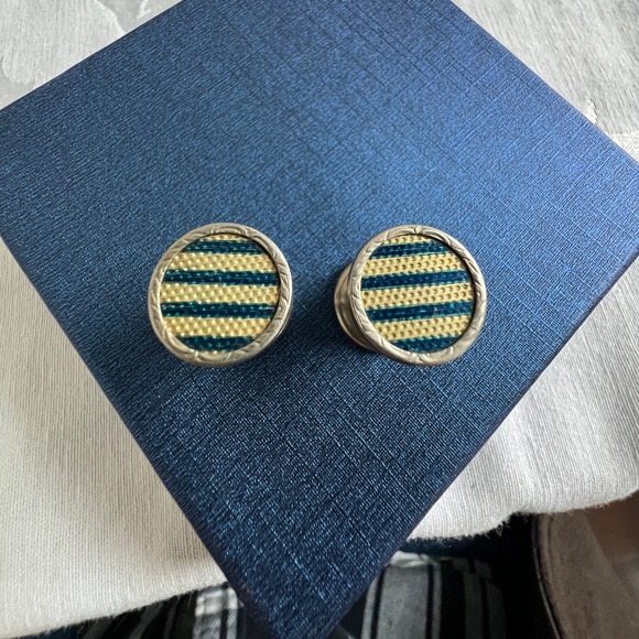 2 Pair of Vintage 'Snap Back' Cuff Links - Picture 7 of 10